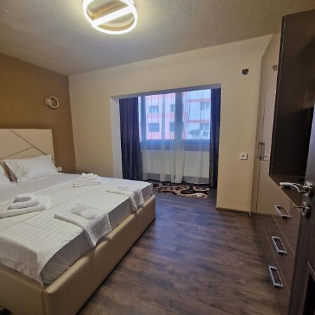 Apartament Iulius 3 Manastire Curtea de Argeş Esterno foto