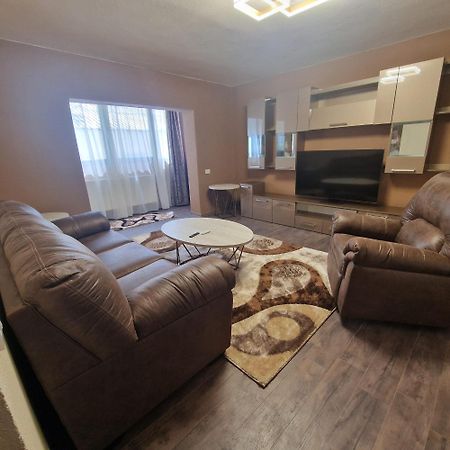 Apartament Iulius 3 Manastire Curtea de Argeş Esterno foto