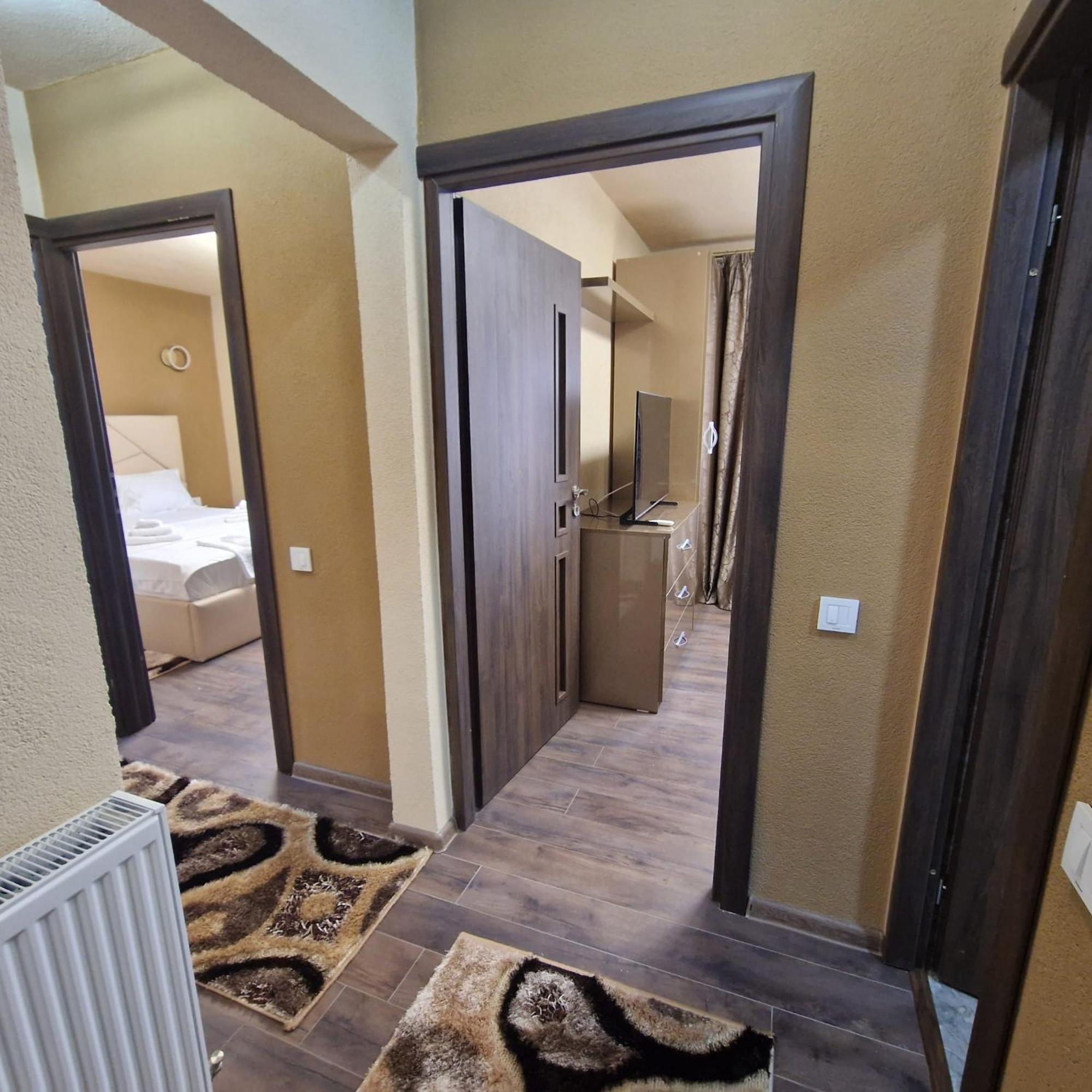 Apartament Iulius 3 Manastire Curtea de Argeş Esterno foto