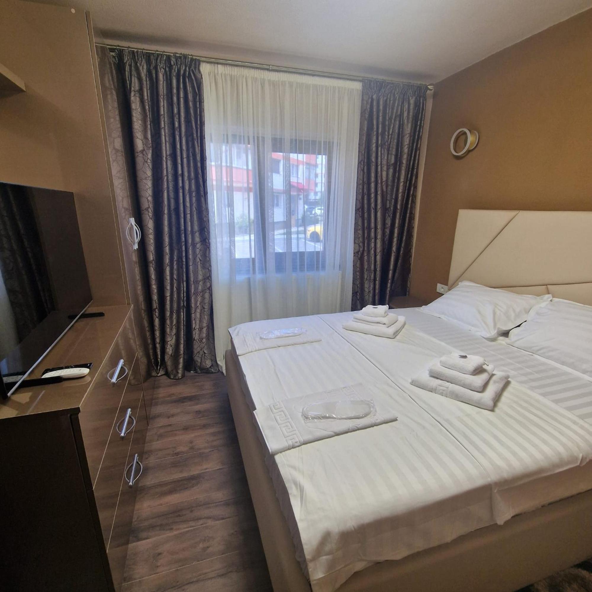 Apartament Iulius 3 Manastire Curtea de Argeş Esterno foto