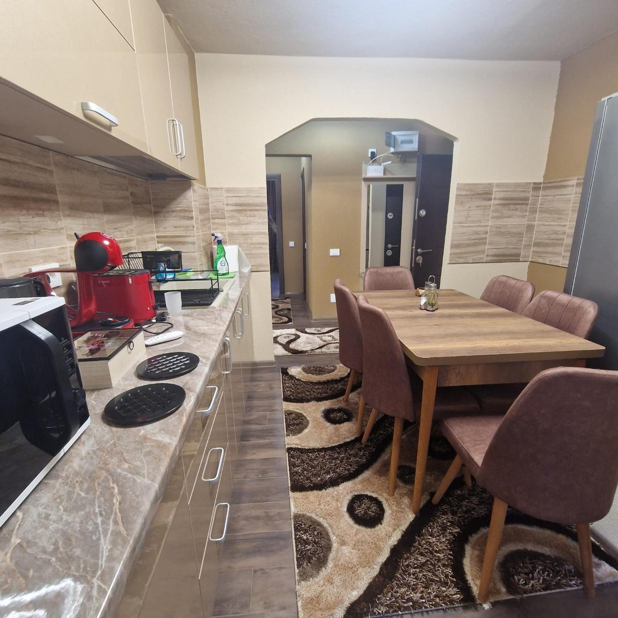Apartament Iulius 3 Manastire Curtea de Argeş Esterno foto