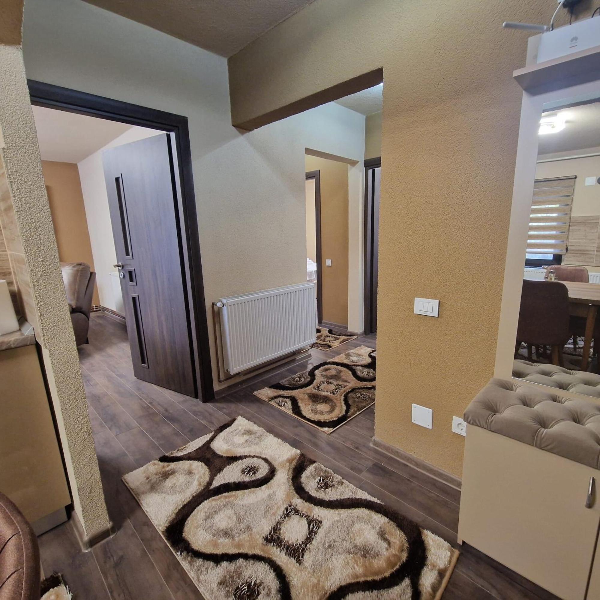 Apartament Iulius 3 Manastire Curtea de Argeş Esterno foto