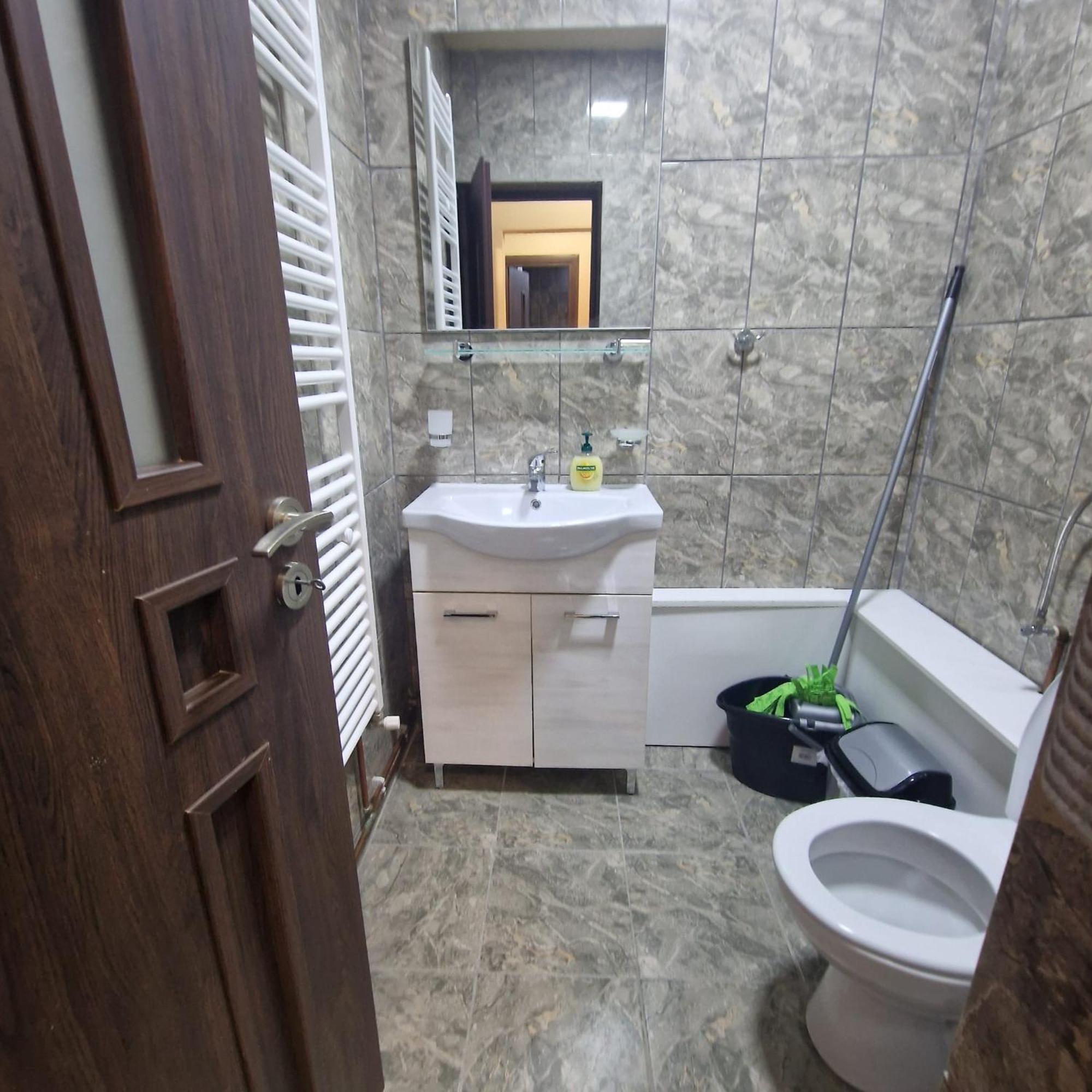 Apartament Iulius 3 Manastire Curtea de Argeş Esterno foto